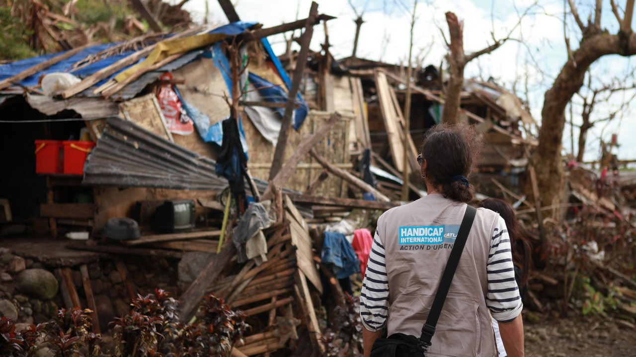 HI Filippijnen. Vernieling in de provincie Leyte na tyfoon Haiyan