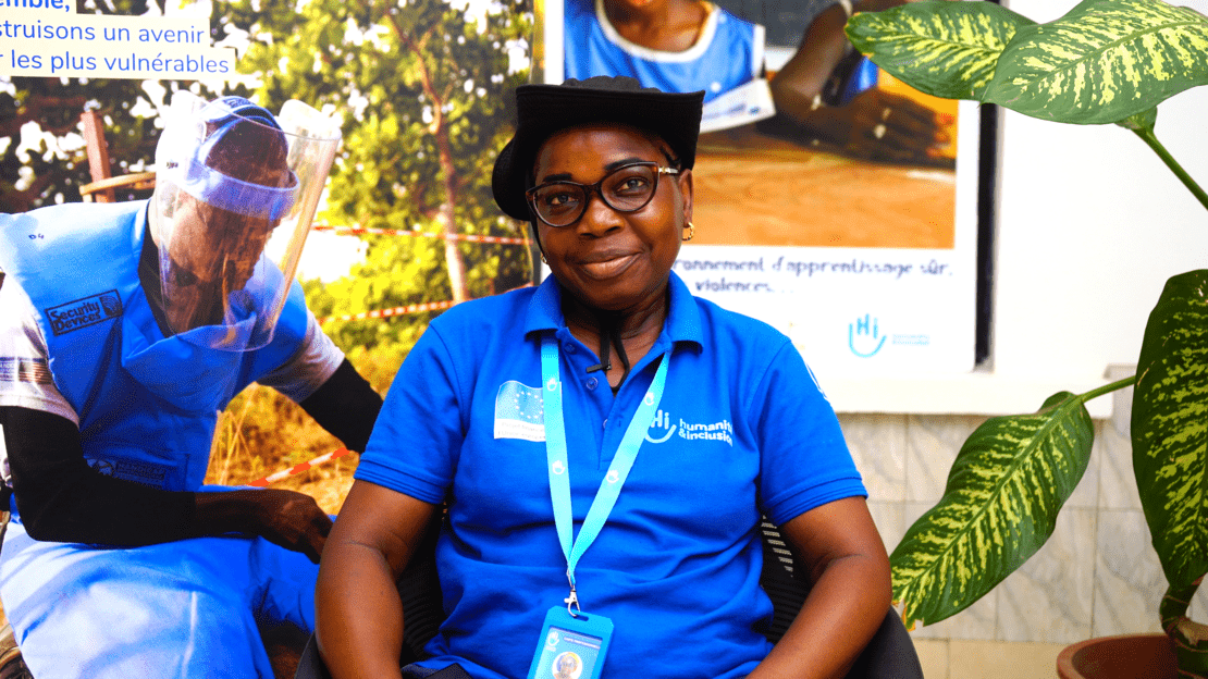 Élisabeth, dé link tussen de ontmijners van Handicap International en de lokale bevolking