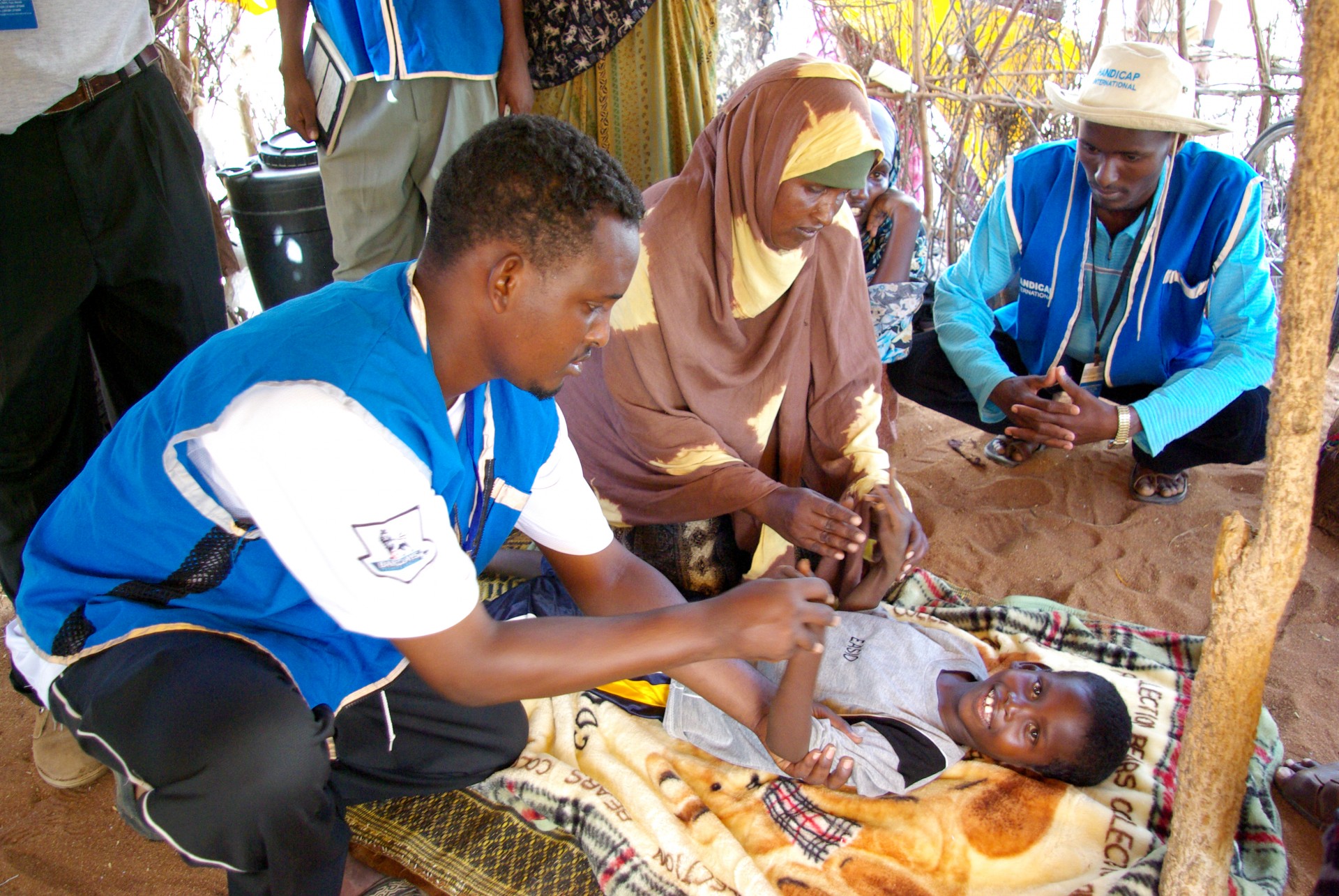 Un enfant de 8 ans est soigné dans le camp de réfugiés de Dadaab
