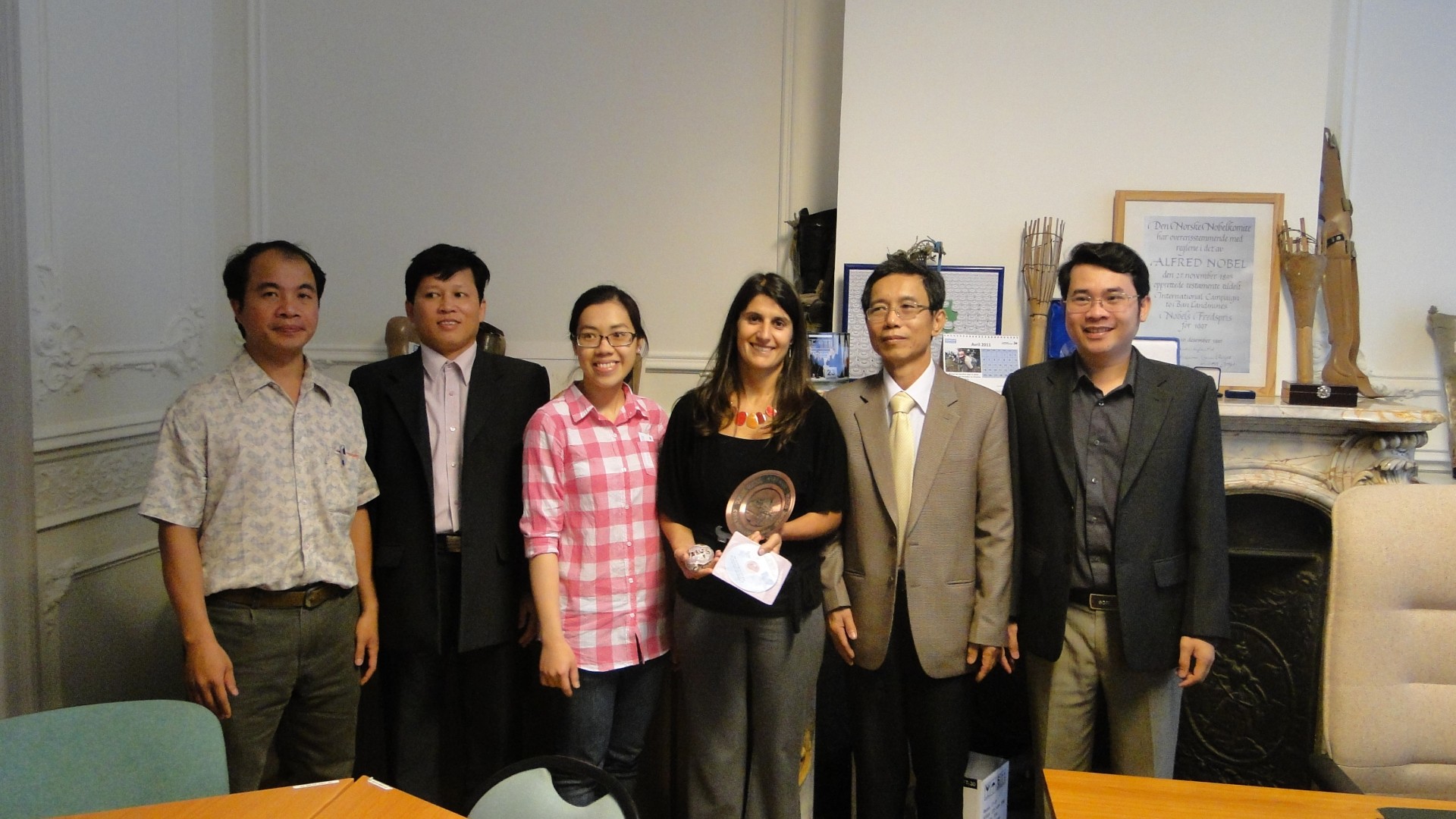 Vietnamese artsen bij Handicap International in Brussel.