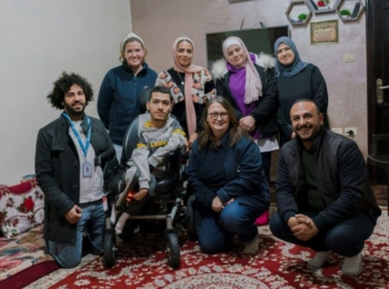 Aurore Van Vooren avec des bénéficiaires en Jordanie