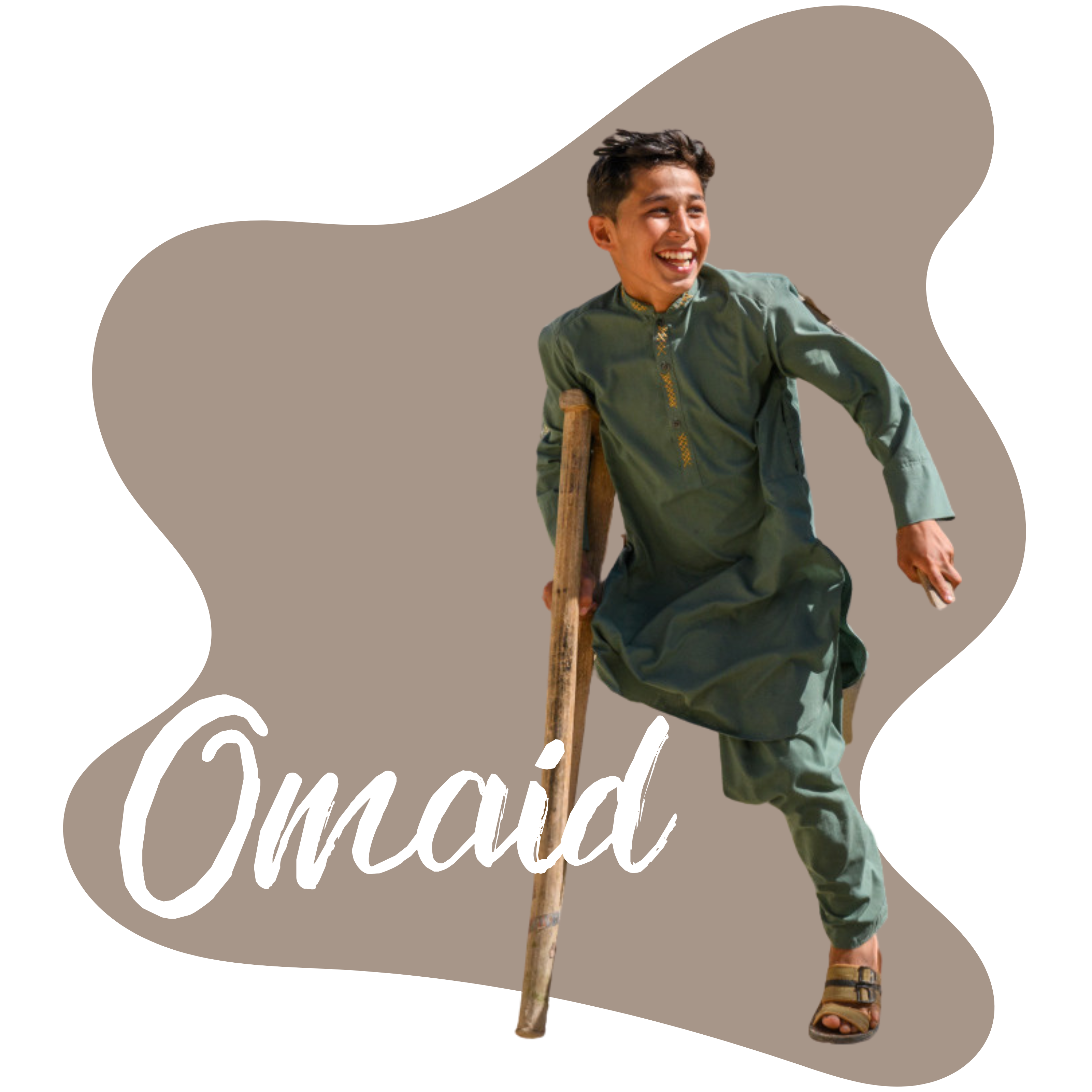 Omaid, adolescent Afghan amputé d'une jambe court en s'appuyant sur une béquille axillaire