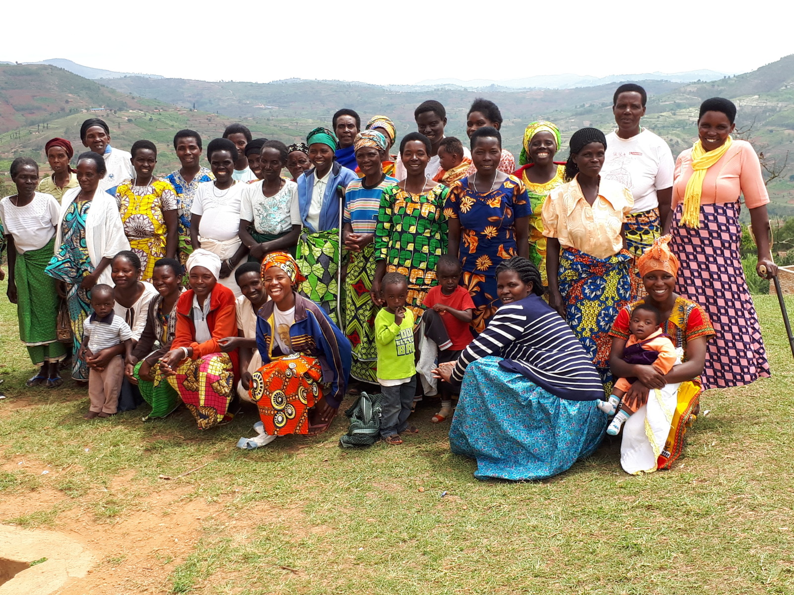 Rwanda- Photo de groupe d'un groupe d'entraide pour femmes et filles handicapées et de parents d'enfants présentant un handicap