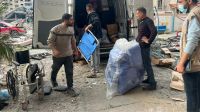 Le personnel et les bénévoles de HI évaluent les besoins et fournissent des appareils et des kits d'assistance aux personnes déplacées dans les abris d'urgence, à Rafah, Gaza, en octobre dernier