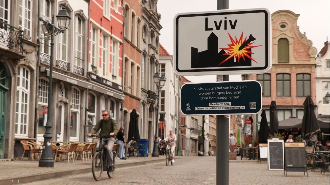 Plaatsnaamborden van Oekraïense zusterstad Lviv duiken op in Mechelen