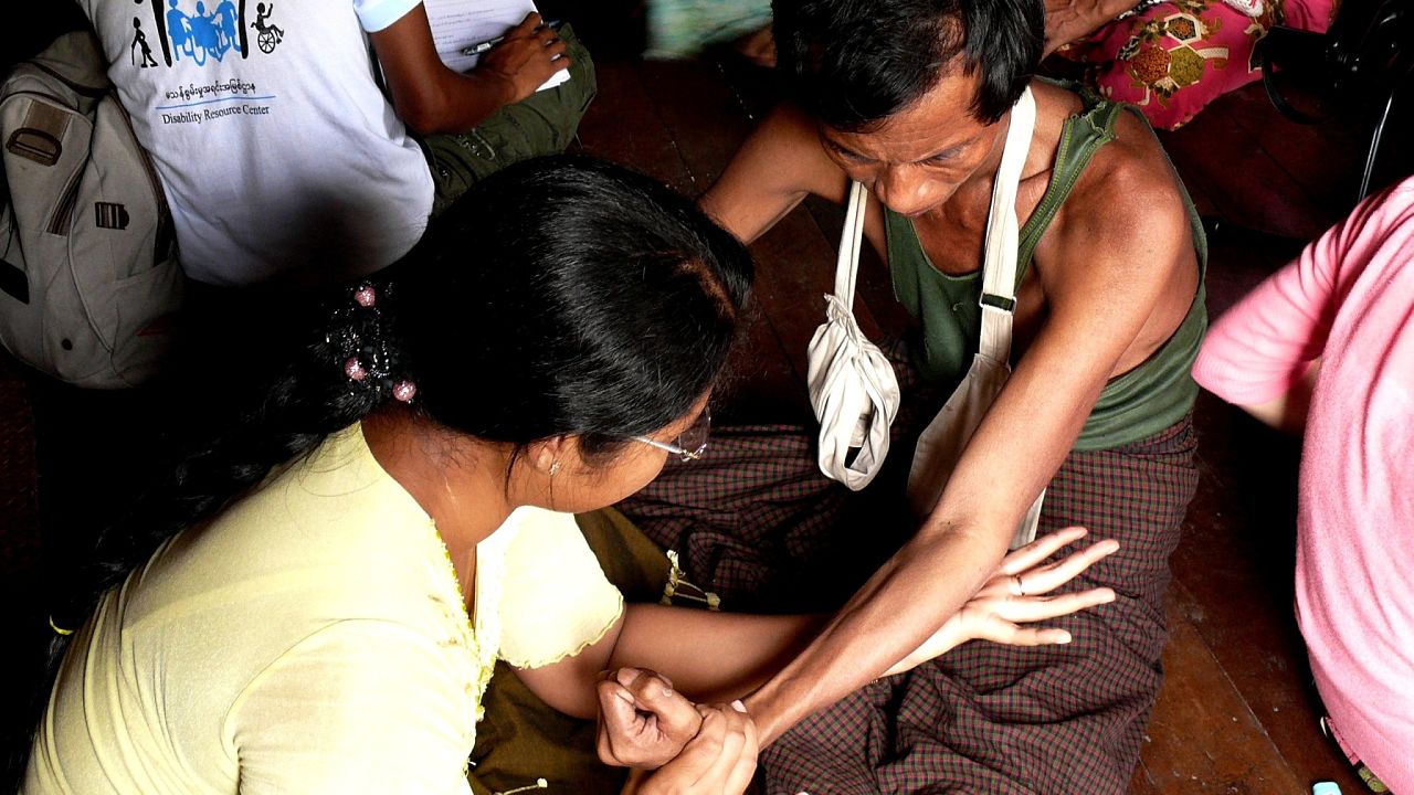 Séance de rééducation - HI Myanmar