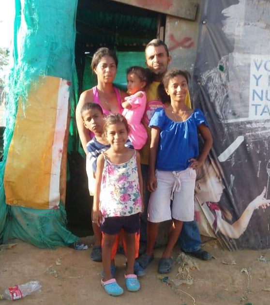 Milagros Chacin avec ses enfants et son mari