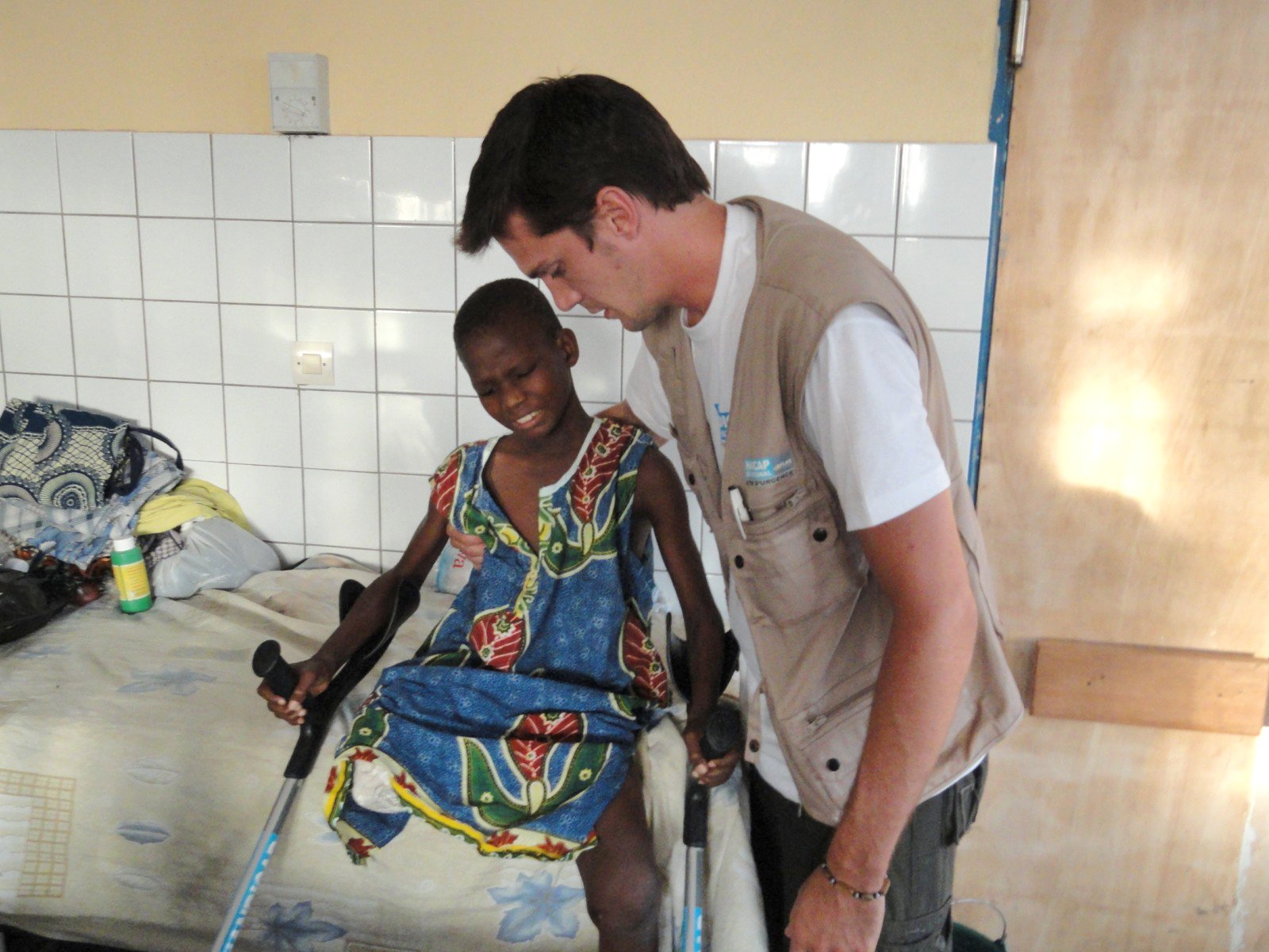 Handicap International biedt postoperatieve zorgen in Ivoorkust