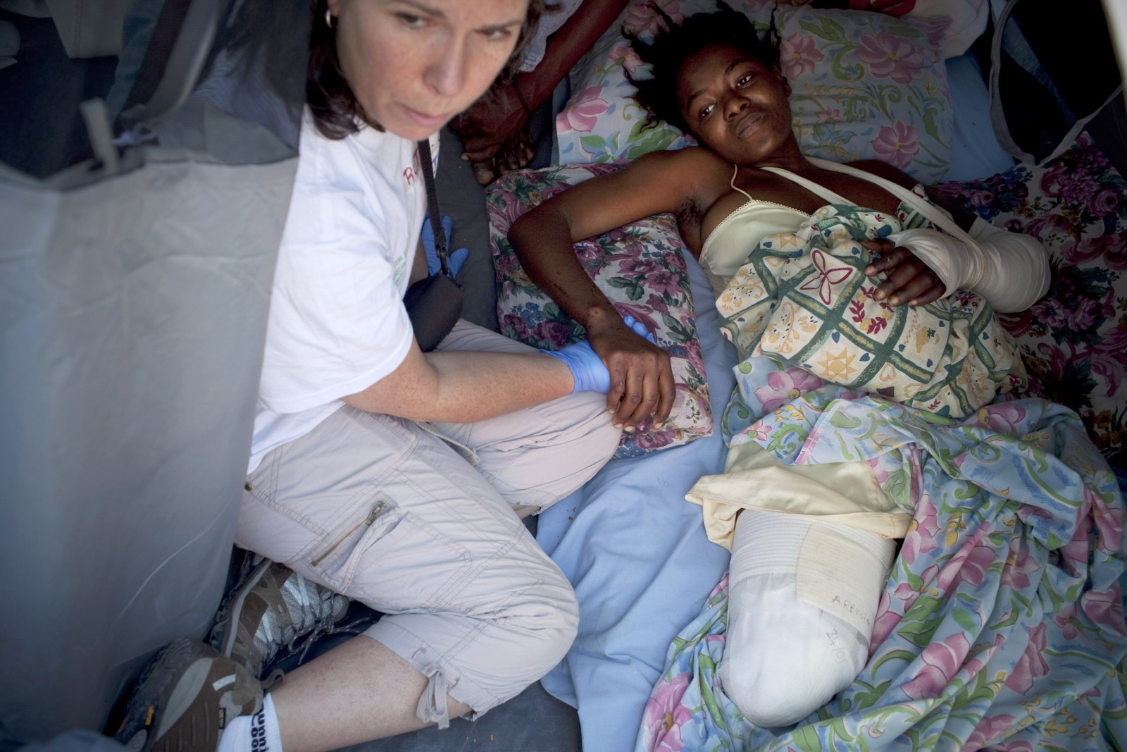 gewond onder het puin - Haïti